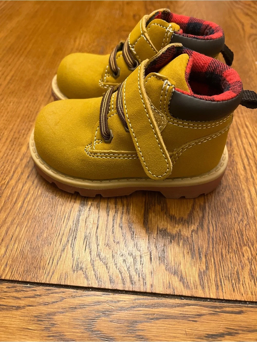 Toddler Boys Boots Size 4 – Garanimals (Timberland Style)